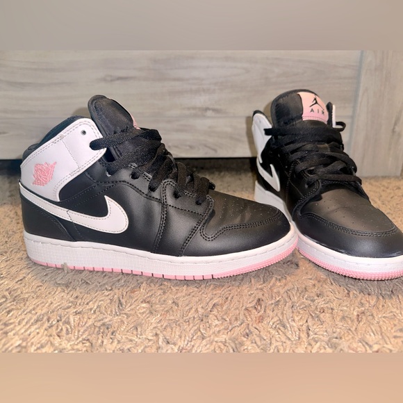 Jordan’s youth size 6y - Picture 1 of 3